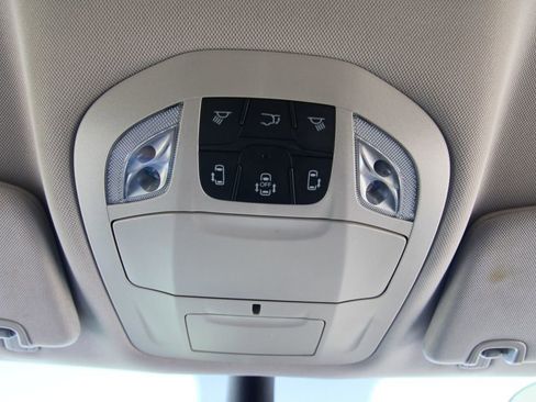Used 2024 Chrysler Pacifica Touring-L FWD image 32