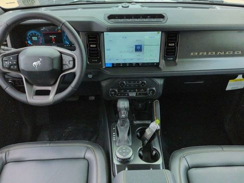 New 2025 Ford Bronco Badlands image 17