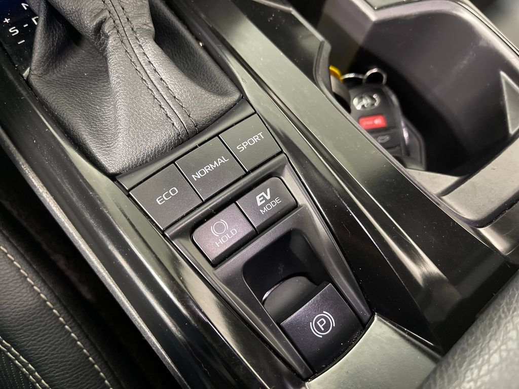 Used 2025 Toyota Camry SE FWD image 30