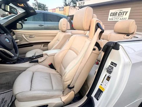Used 2011 BMW 335i Convertible image 7
