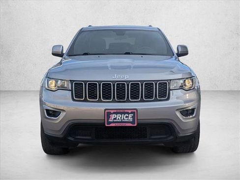 Used 2021 Jeep Grand Cherokee Laredo image 2
