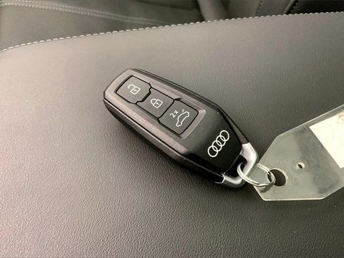 Certified 2025 Audi Q5 2.0T Premium Plus w/ Premium Plus image 11