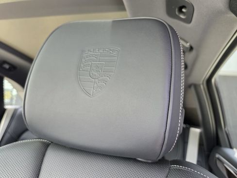 Certified 2023 Porsche Macan AWD/4WD image 18