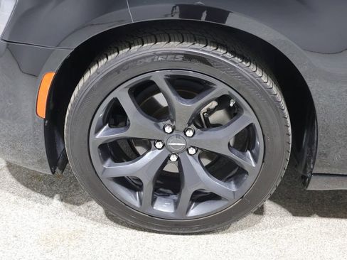 Used 2022 Chrysler 300 S w/ Comfort Group RWD image 8