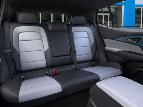 New 2026 Chevrolet Equinox EV LT image 17