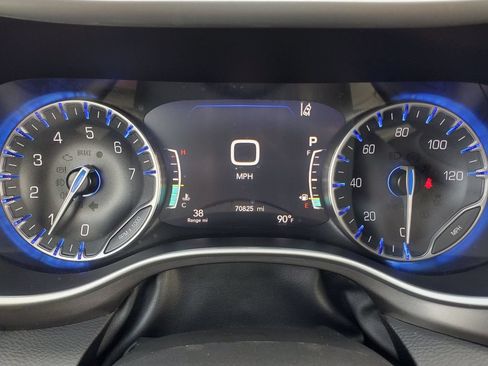 Used 2024 Chrysler Pacifica Touring-L FWD image 11