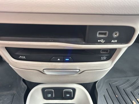 Used 2019 Chrysler Pacifica Touring Plus w/ Advanced Safetytec Group FWD image 28