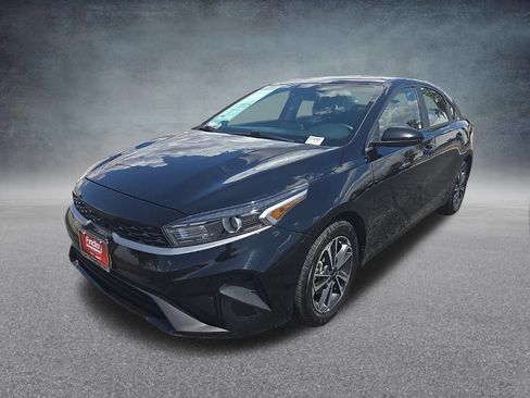 Used 2024 Kia Forte LXS FWD image 8