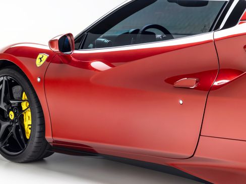 Certified 2022 Ferrari F8 Tributo RWD image 32