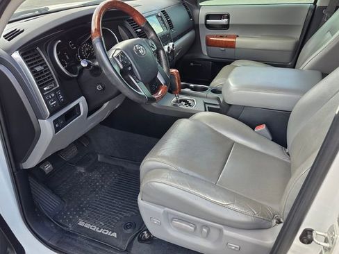 Used 2020 Toyota Sequoia Platinum AWD/4WD image 8