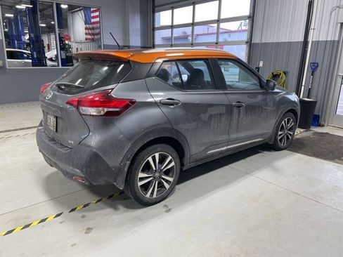 Used 2018 Nissan Kicks SR image 3