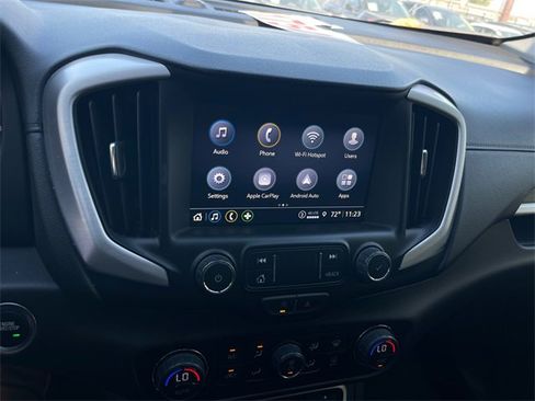 Used 2024 GMC Terrain SLT image 16