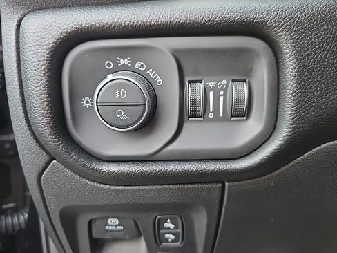 New 2026 RAM 1500 Laramie AWD/4WD image 18