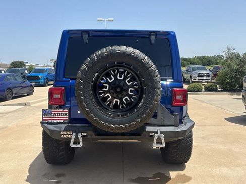 Used 2018 Jeep Wrangler Unlimited Sahara AWD/4WD image 4