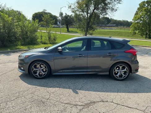 Used 2017 Ford Focus ST FWD image 2
