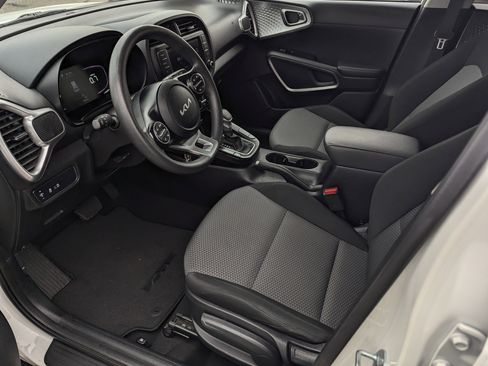 Used 2023 Kia Soul LX w/ Option Group 015 image 8