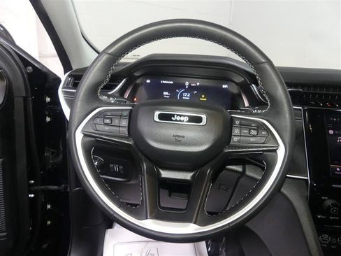 Used 2023 Jeep Grand Cherokee Laredo w/ Luxury Tech Group I AWD/4WD image 31