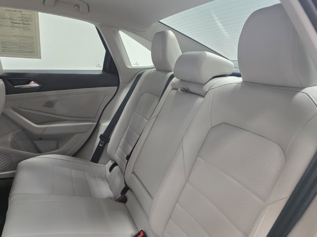 Certified 2023 Volkswagen Jetta SE FWD image 32
