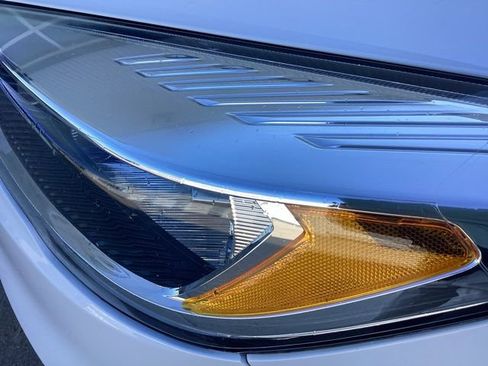 Used 2019 Ford Escape SE image 5