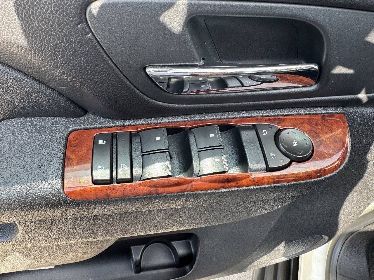 Used 2011 Chevrolet Suburban 2500 LT AWD/4WD image 10