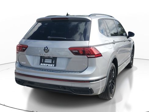 Used 2022 Volkswagen Tiguan SE R-Line FWD image 6