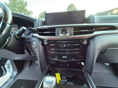Used 2017 Lexus LX 570 4WD image 27