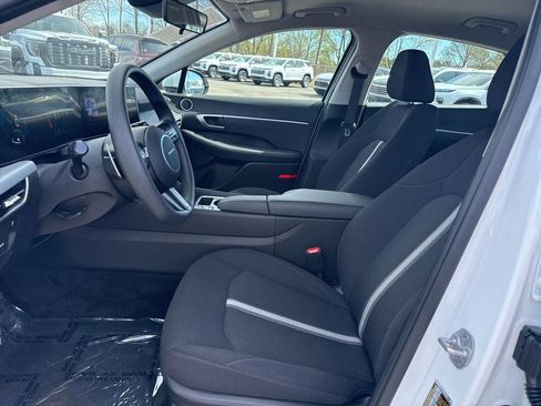 Used 2025 Hyundai Sonata SEL FWD image 9