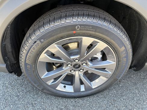 New 2026 Ford Explorer Active w/ Active Comfort Package image 9