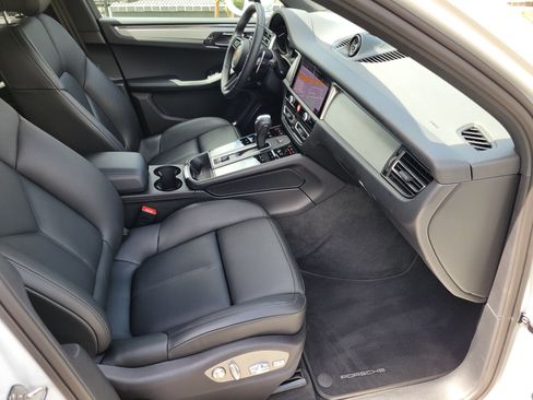 Used 2026 Porsche Macan AWD/4WD image 28