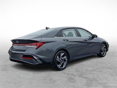 Used 2024 Hyundai Elantra SEL w/ Convenience Package image 6