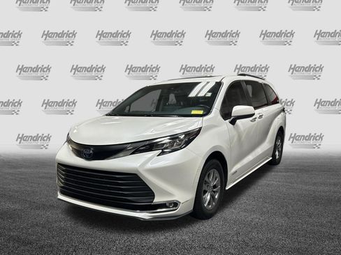 Used 2021 Toyota Sienna XLE FWD image 5