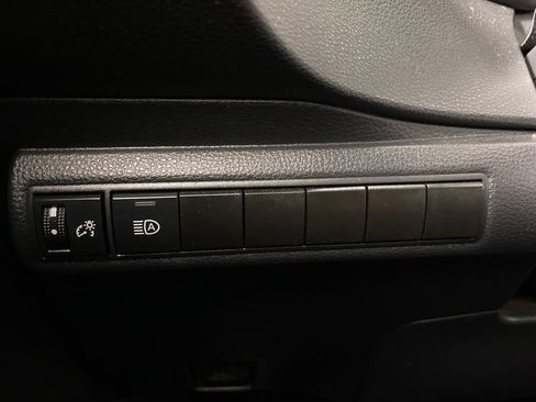 Used 2021 Toyota Corolla LE image 28