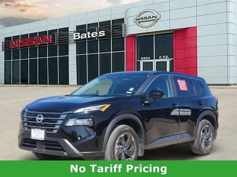 Certified 2025 Nissan Rogue SV image 2