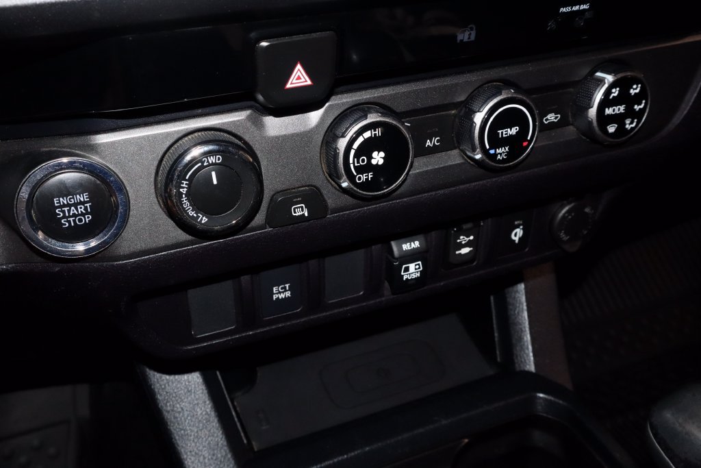 Used 2018 Toyota Tacoma TRD Off-Road AWD/4WD image 30