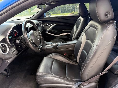 Used 2017 Chevrolet Camaro LT RWD image 34