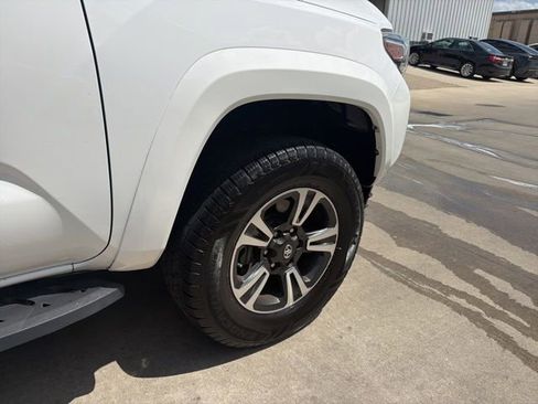 Used 2017 Toyota Tacoma TRD Sport w/ Tow Package RWD image 26