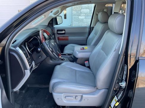 Used 2018 Toyota Sequoia Platinum image 13