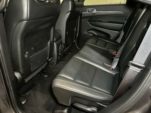 Used 2019 Jeep Grand Cherokee Limited image 16