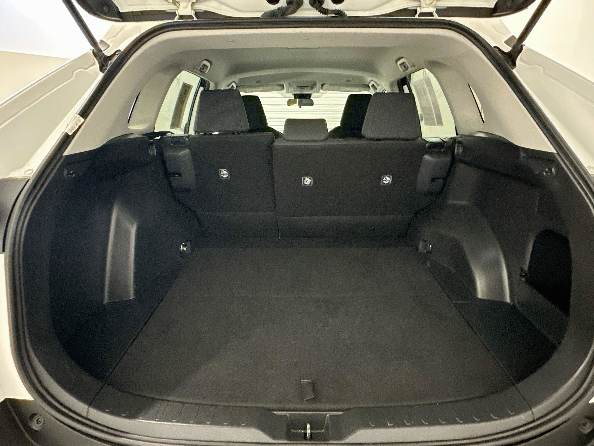 Used 2025 Toyota RAV4 LE AWD/4WD image 30