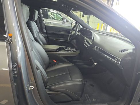 Used 2023 Cadillac Lyriq AWD image 5