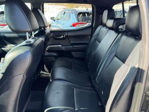 Used 2019 Toyota Tacoma Limited image 5