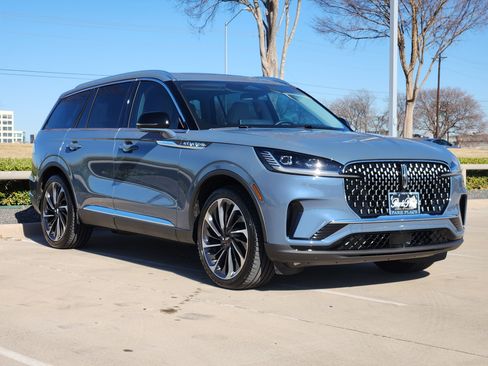 Used 2025 Lincoln Aviator Reserve w/ Illumination Package image 2