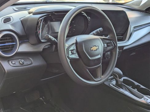 Used 2025 Chevrolet Trax LS image 14