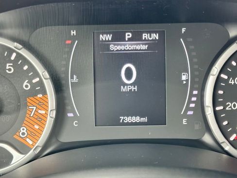 Used 2019 Jeep Renegade Latitude w/ Cold Weather Group image 21