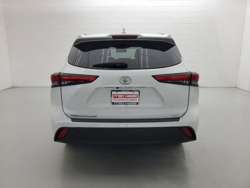 Used 2023 Toyota Highlander XLE image 6