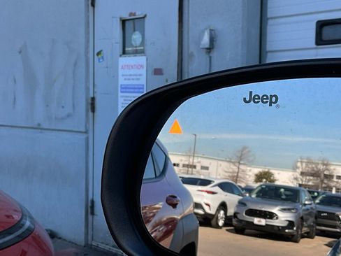 Used 2025 Jeep Compass Trailhawk image 19