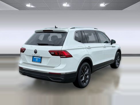 Certified 2022 Volkswagen Tiguan SE w/ Panoramic Sunroof Package FWD image 8