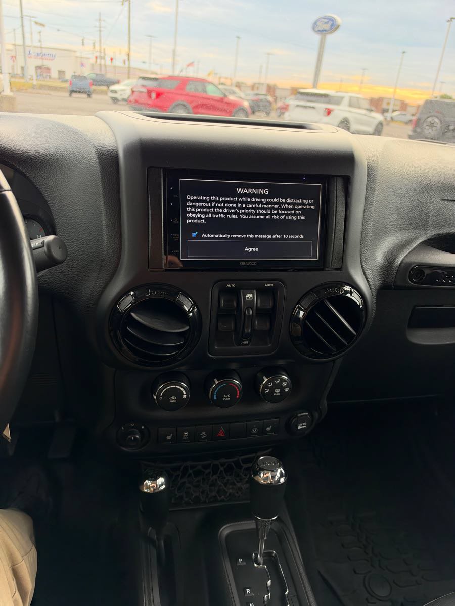 Used 2017 Jeep Wrangler Unlimited Sahara AWD/4WD image 16