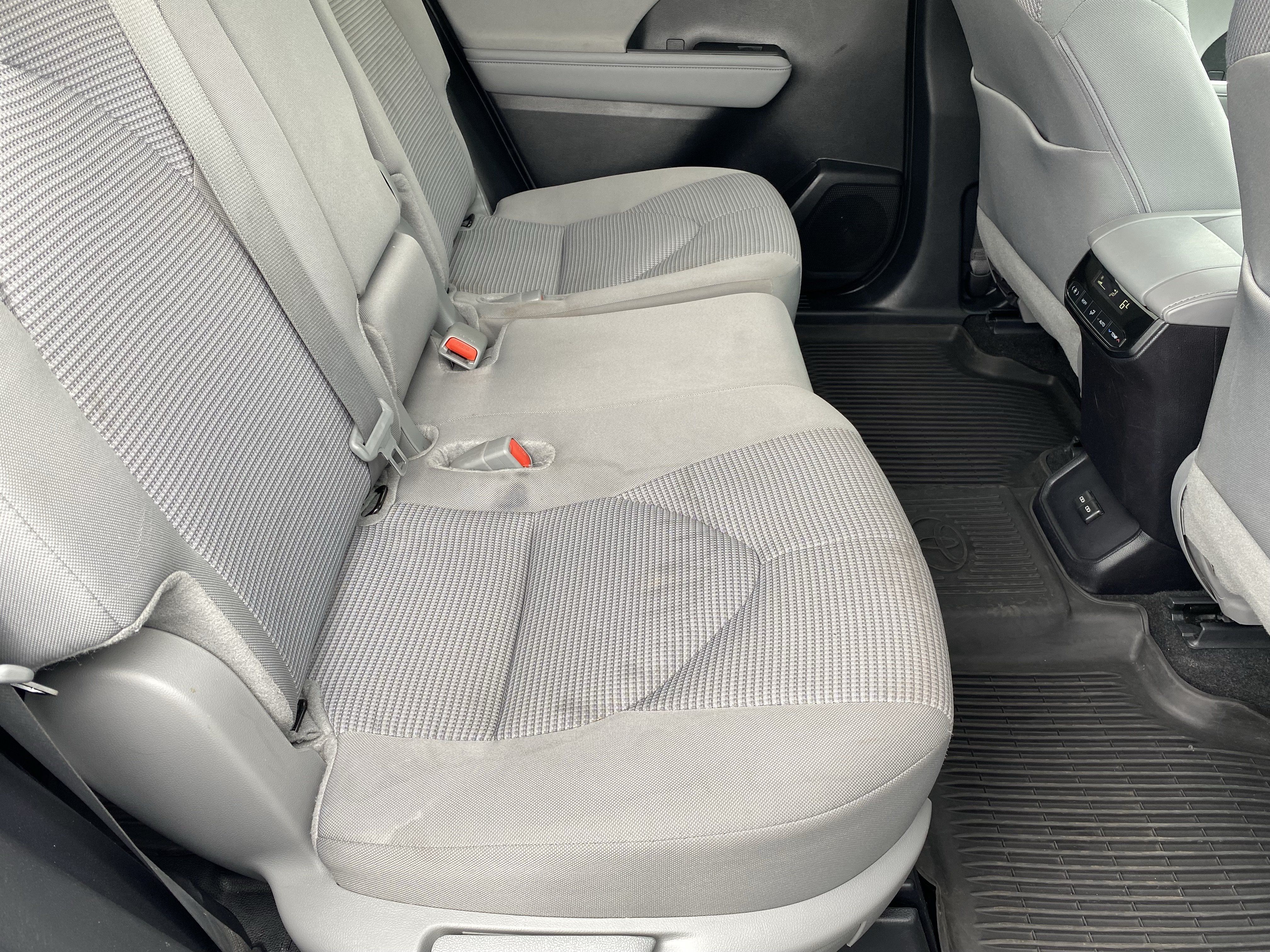 Used 2024 Toyota Highlander LE FWD image 13