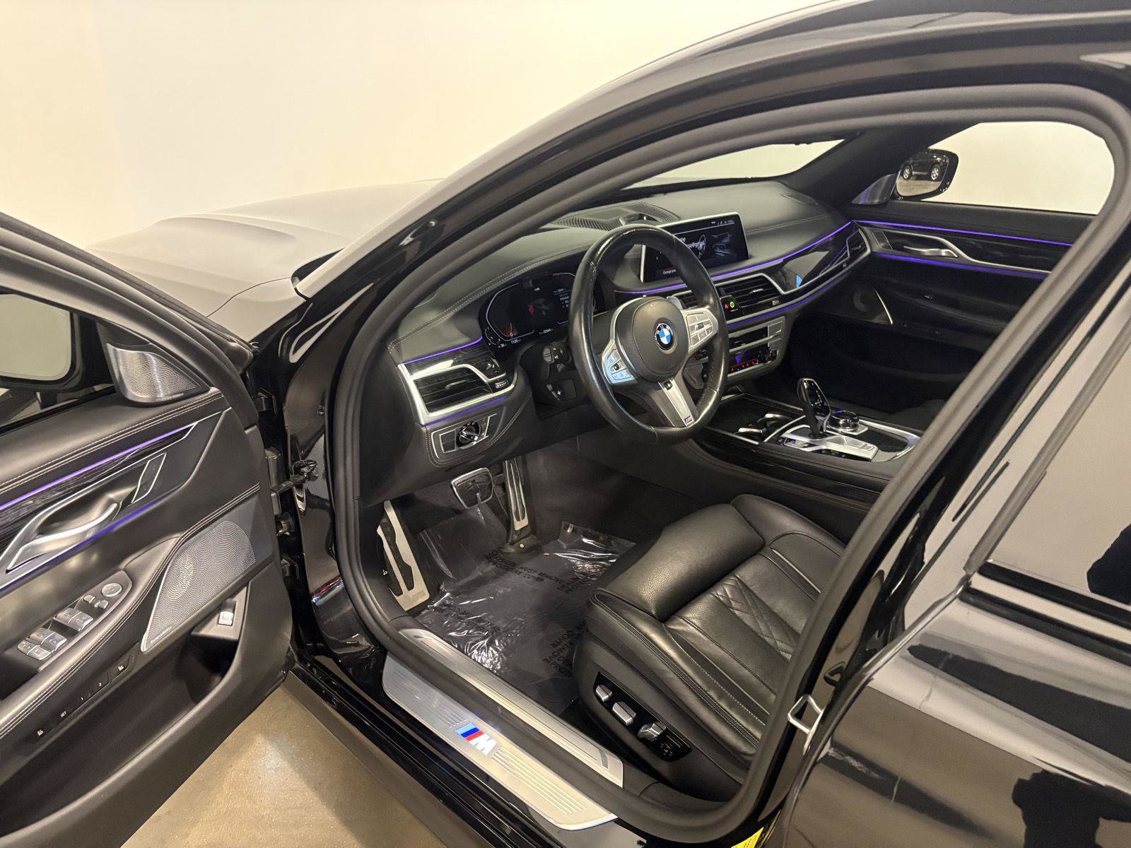 Used 2022 BMW 750i xDrive w/ Executive Package AWD/4WD image 18